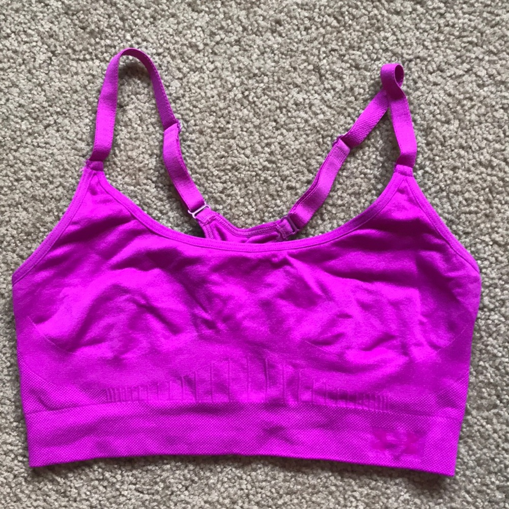 NWOT Under Armour Seamless Essential Bra